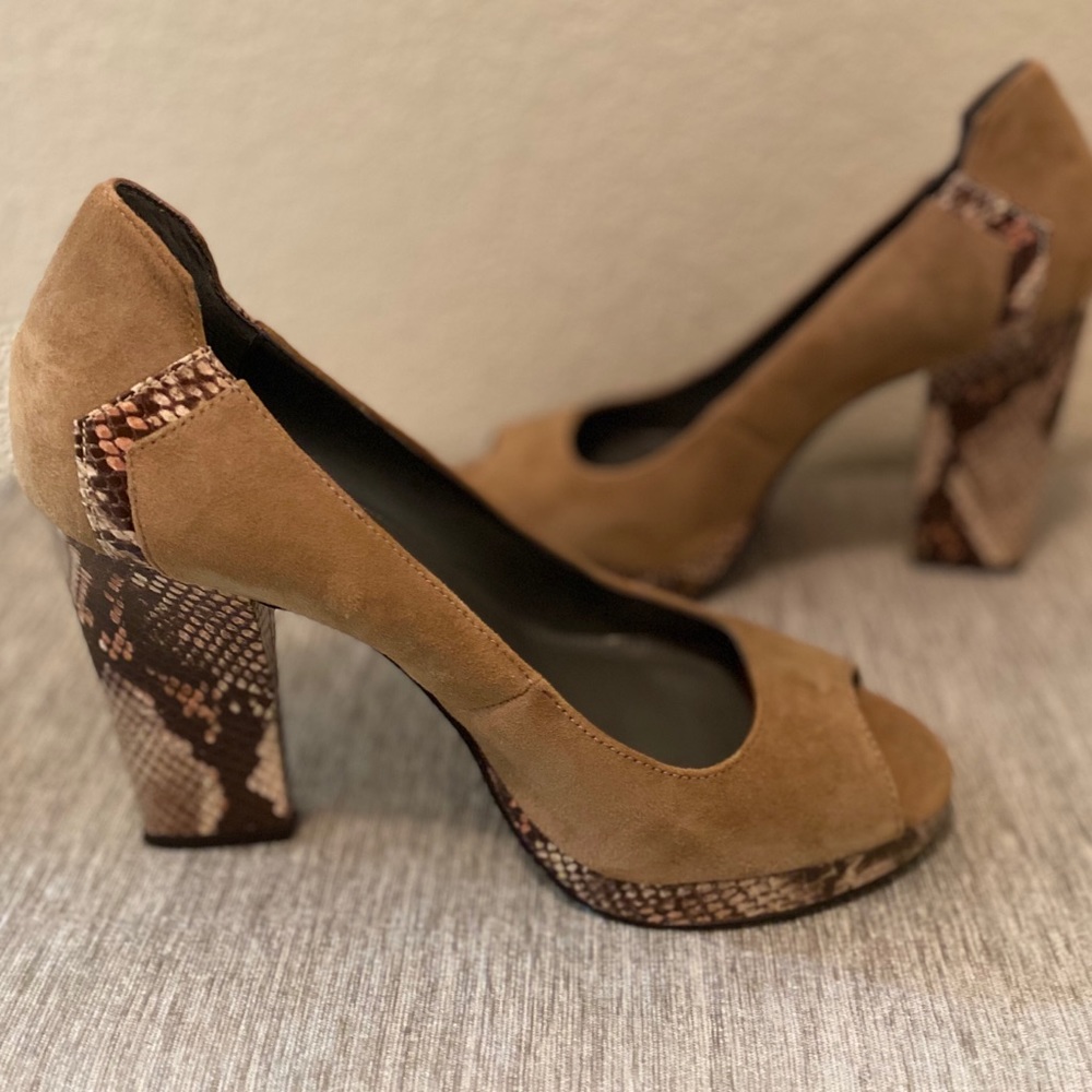 Fabulous suede & leather 4½” heels ➙ Worn once